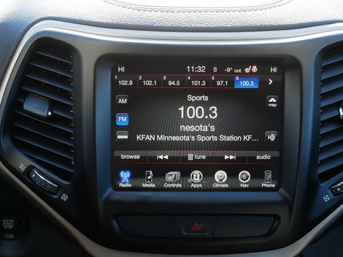 Used 2017 Jeep Cherokee Limited w/ Trailer Tow Group image 22