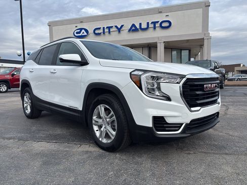 Used 2023 GMC Terrain SLE w/ Driver Convenience Package image 1