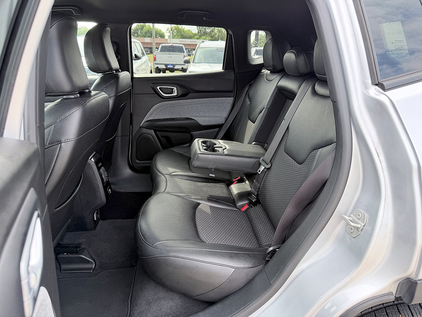 Used 2024 Jeep Compass Latitude AWD/4WD image 19