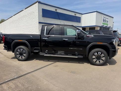 New 2026 GMC Sierra 2500 Denali image 2