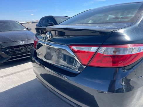 Used 2017 Toyota Camry SE image 4