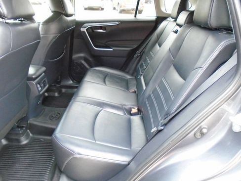 Used 2019 Toyota RAV4 XLE Premium FWD image 10