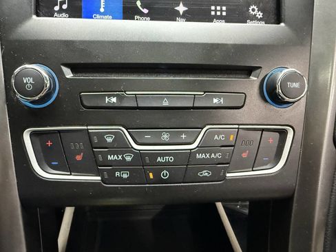 Used 2017 Ford Fusion SE w/ Fusion SE Technology Package FWD image 30