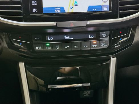 Used 2016 Honda Accord Touring image 23