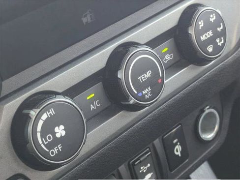 Used 2019 Toyota Tacoma TRD Off-Road image 16