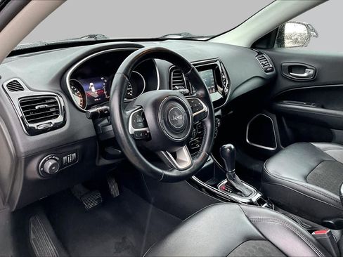 Used 2021 Jeep Compass Latitude FWD image 17