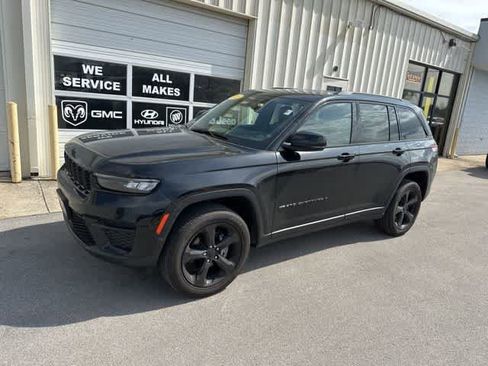 Used 2023 Jeep Grand Cherokee Altitude image 14