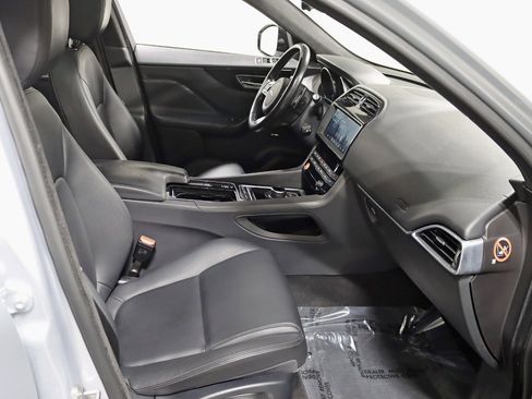 Used 2019 Jaguar F-PACE Premium image 30