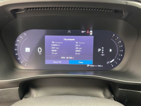 Used 2024 Volvo XC40 B5 Core AWD/4WD image 16