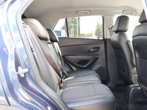 Used 2019 Chevrolet Trax LT w/ LT Convenience Package FWD image 27
