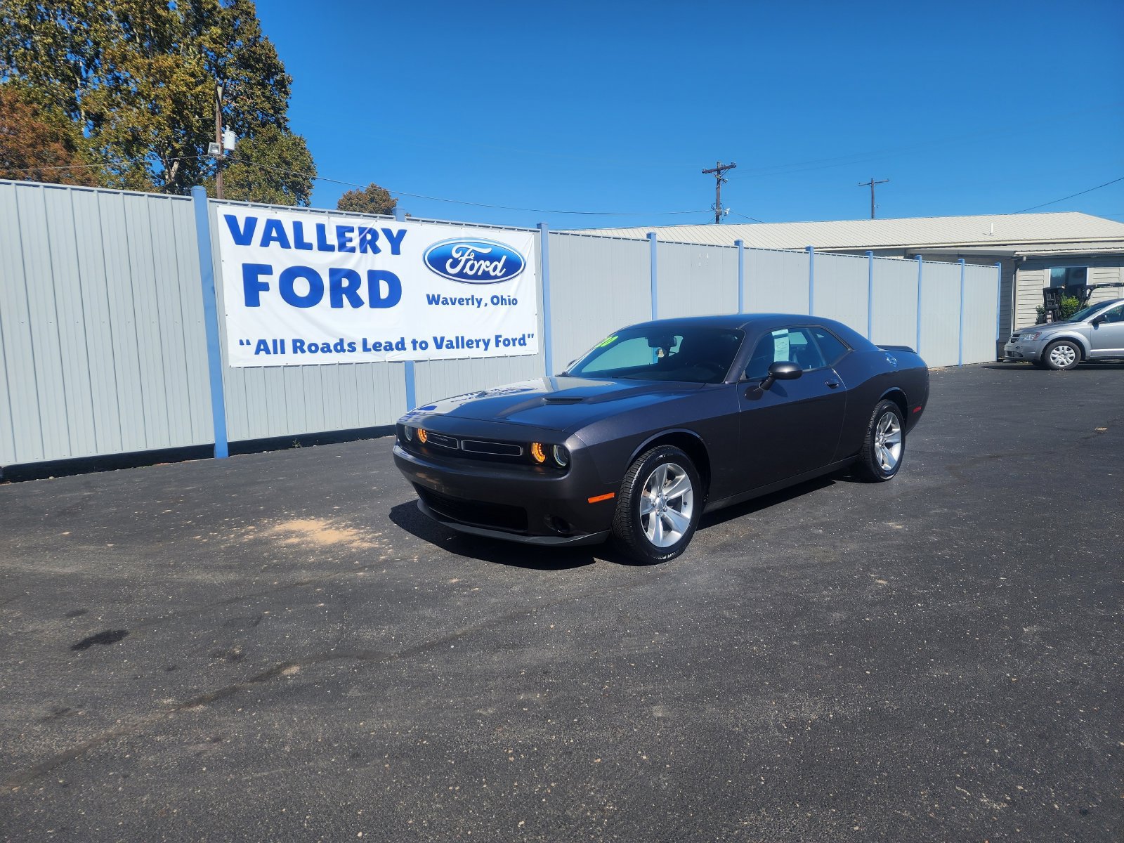 Used 2020 Dodge Challenger SXT RWD image 1