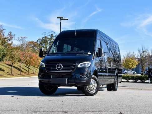 Used 2024 Mercedes-Benz Sprinter 3500 image 2