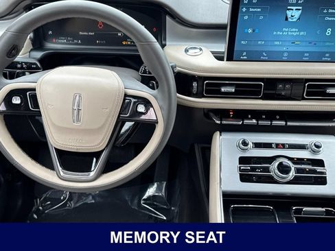 Used 2023 Lincoln Aviator 2WD w/ Premium Package image 18
