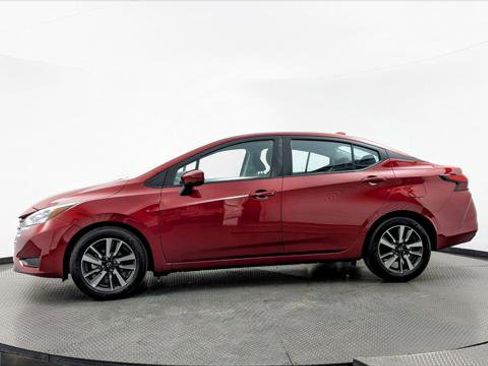 Used 2025 Nissan Versa SV image 3