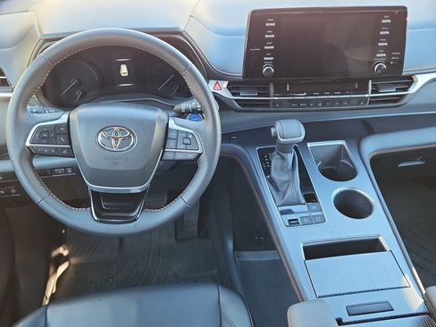 Certified 2022 Toyota Sienna XSE AWD/4WD image 12