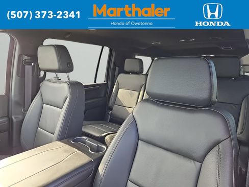 Used 2025 Chevrolet Suburban Z71 AWD/4WD image 10