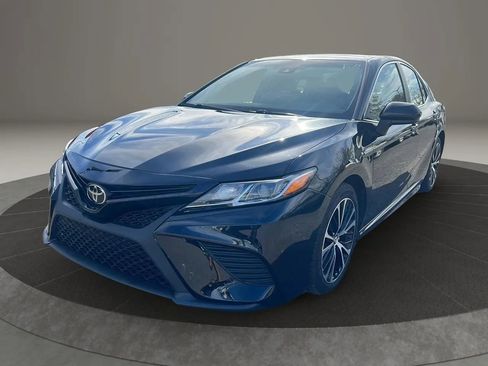 Used 2019 Toyota Camry SE image 1