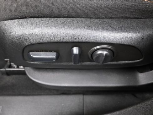 Used 2022 Chevrolet Equinox LT FWD image 11