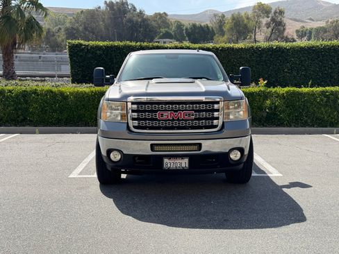 Used 2013 GMC Sierra 2500 SLE w/ SLE Preferred Package AWD/4WD image 2