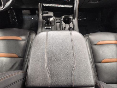 Used 2024 GMC Sierra 1500 AT4 w/ Technology Package AWD/4WD image 16
