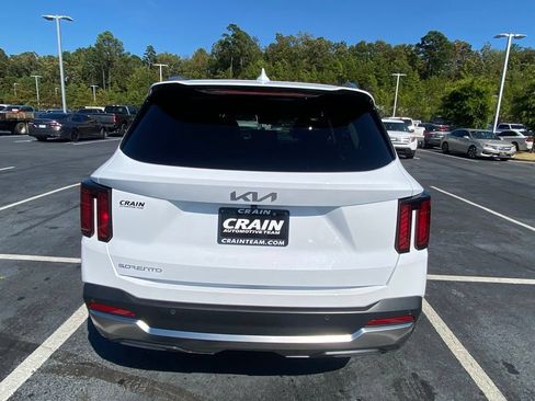 Used 2025 Kia Sorento S w/ Panoramic Sunroof Package FWD image 6
