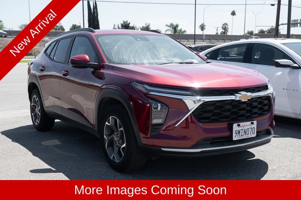Used 2024 Chevrolet Trax LT FWD image 1