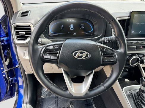 Used 2025 Hyundai Venue SEL FWD image 11