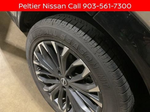 Certified 2025 Nissan Rogue Platinum FWD image 11