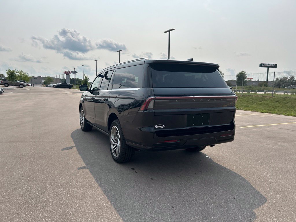 Used 2026 Lincoln Navigator L Reserve AWD/4WD image 8