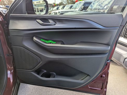 New 2025 Jeep Grand Cherokee Altitude RWD image 34