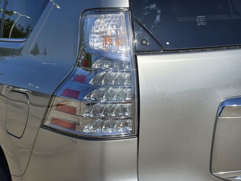 Used 2023 Lexus GX 460 Premium AWD/4WD image 14
