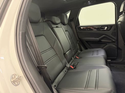 Certified 2023 Porsche Cayenne AWD/4WD image 31