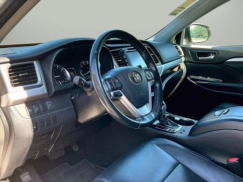 Used 2017 Toyota Highlander XLE w/ Protection Package #3 AWD/4WD image 20
