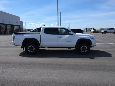 Used 2023 Toyota Tacoma TRD Off-Road w/ Technology Package AWD/4WD image 8