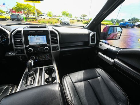 Used 2018 Ford F150 Lariat w/ Equipment Group 502A Luxury AWD/4WD image 33