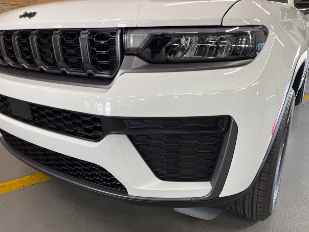 New 2026 Jeep Grand Cherokee Altitude AWD/4WD image 10