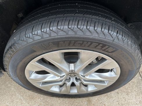 Used 2024 Toyota RAV4 XLE Premium image 22