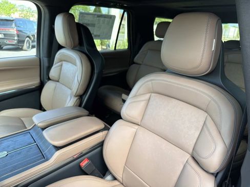 New 2026 Lincoln Navigator L Black Label AWD/4WD image 13