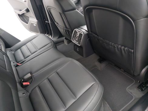 New 2026 Porsche Macan image 13