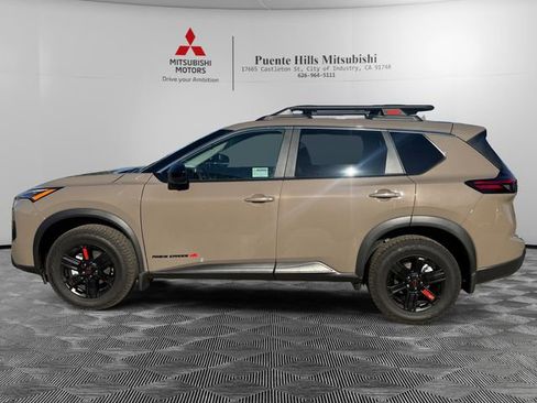 Used 2025 Nissan Rogue SV image 8