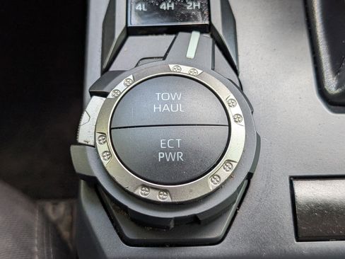 Used 2024 Toyota Tacoma SR5 AWD/4WD image 18