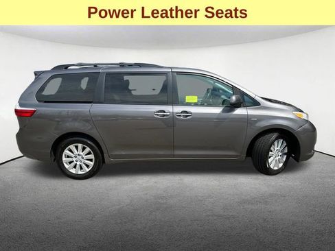 Used 2017 Toyota Sienna XLE Premium image 12