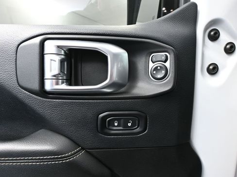 Used 2019 Jeep Wrangler Unlimited Sahara AWD/4WD image 20