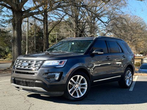 Used 2016 Ford Explorer XLT w/ Equipment Group 202A FWD image 2