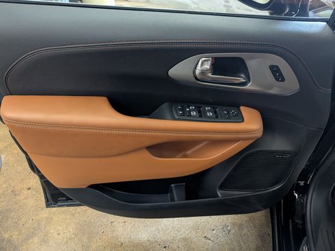 New 2026 Chrysler Pacifica Pinnacle AWD/4WD image 13