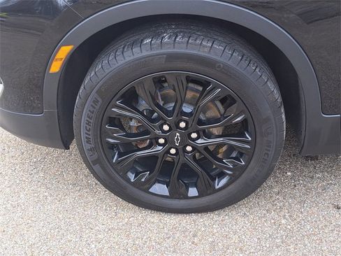 Used 2024 Chevrolet Blazer LT w/ LPO, Black Grille Bar Package image 9