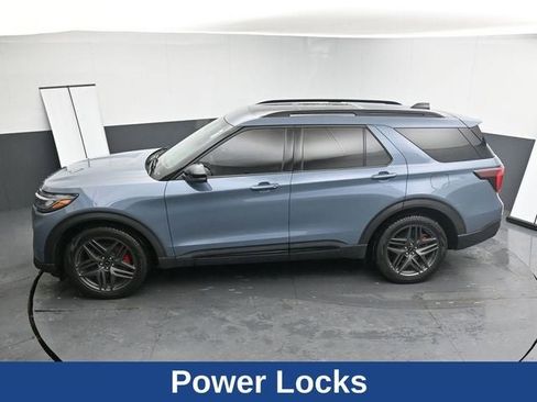 Used 2025 Ford Explorer ST image 23