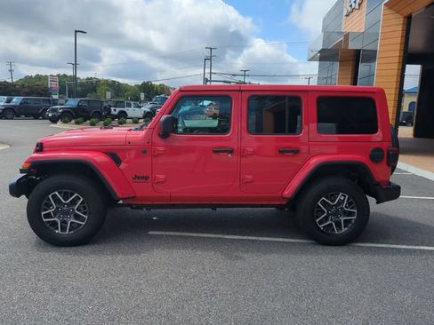 Used 2026 Jeep Wrangler Unlimited Sahara AWD/4WD image 7