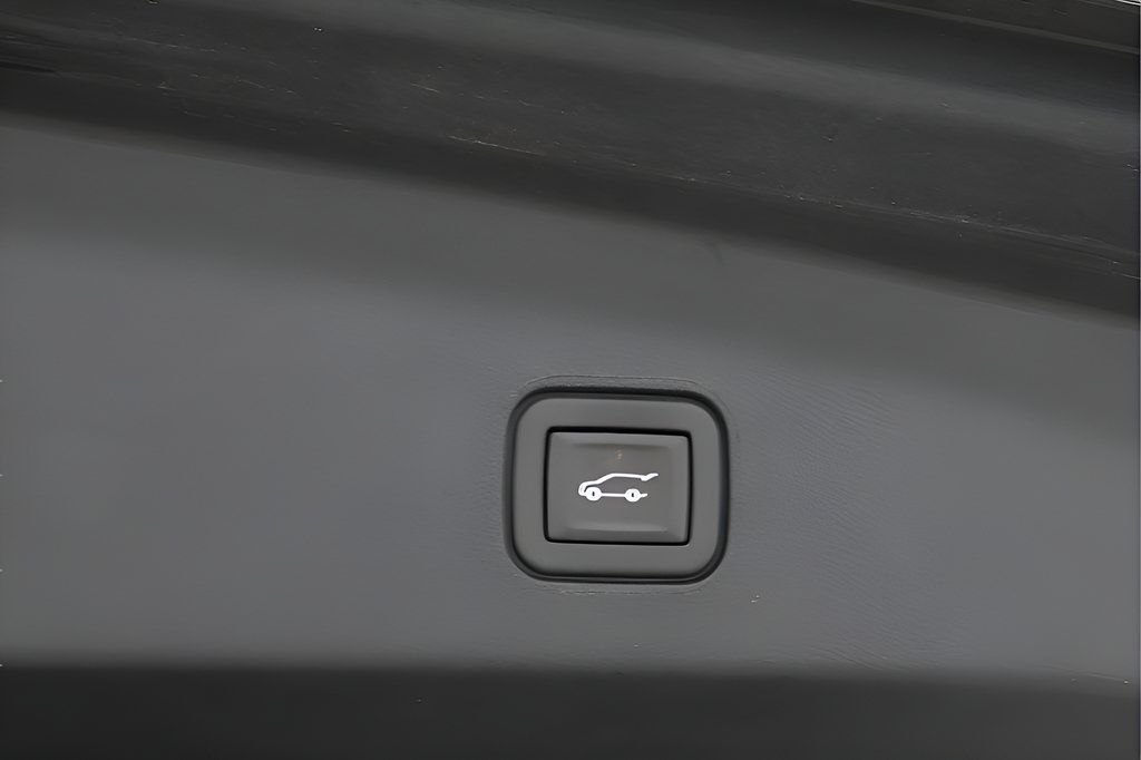 Used 2024 Cadillac Lyriq Sport AWD/4WD image 28