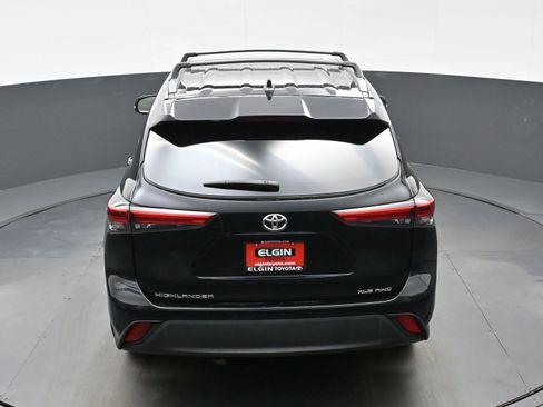 Used 2023 Toyota Highlander XLE AWD/4WD image 40